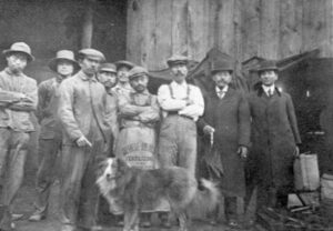 Group of workers of the Japanese American Fertilizing and Fisheries Company on Lummi Island, around 1910