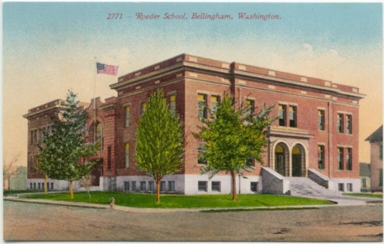 1910s postcard of Roeder School, a large brick schoolhouse in Bellingham